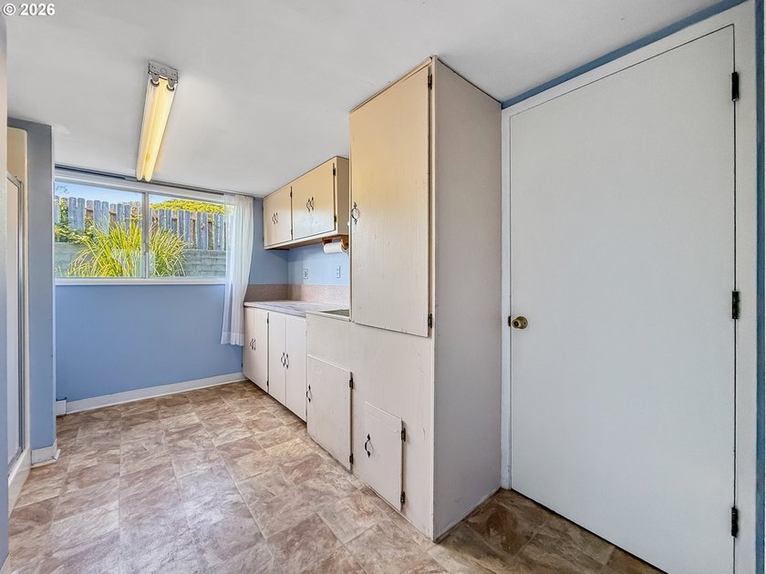 This spacious home in the desirable Camellia Park, a 55-and-over - photo 33