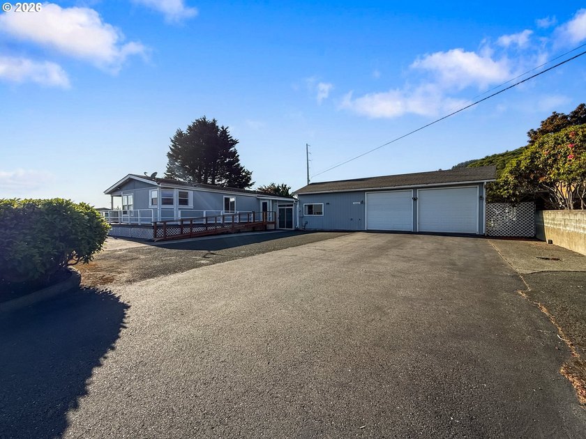 This spacious home in the desirable Camellia Park, a 55-and-over - photo 37