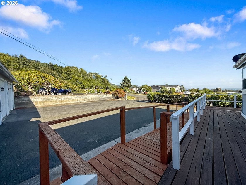 This spacious home in the desirable Camellia Park, a 55-and-over - photo 41