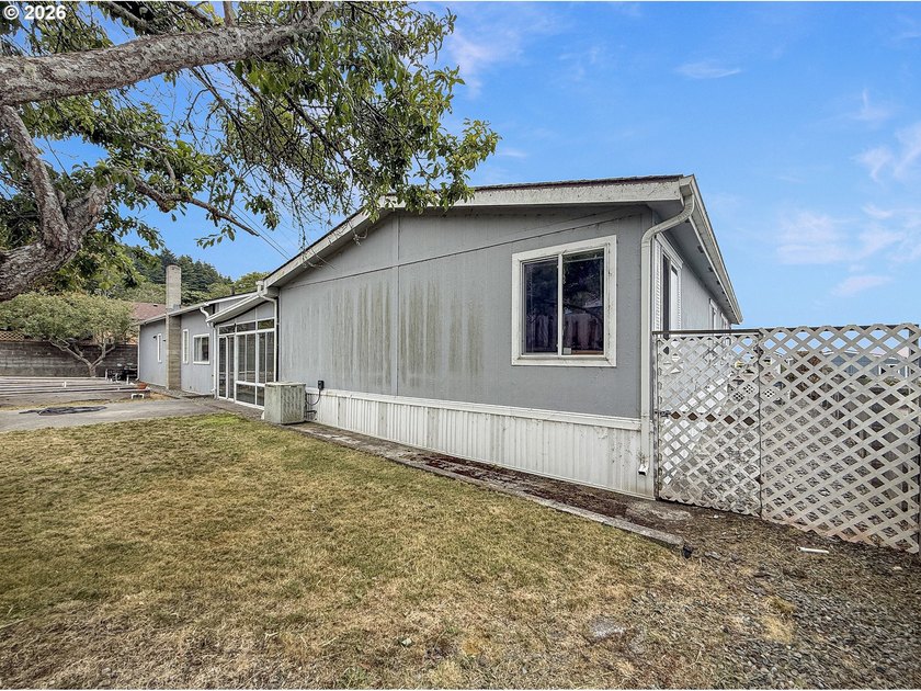 This spacious home in the desirable Camellia Park, a 55-and-over - photo 44