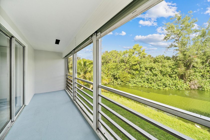 Welcome to this updated 1-bedroom, 1.5-bathroom condo is - photo 14