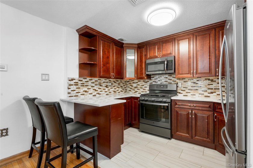 Recently renovated three-bedroom condo on the inside of Nehemiah - photo 5