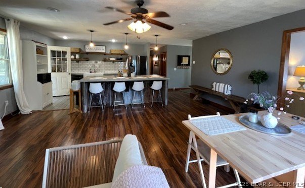 Welcome to your private retreat! This charming ranch home - photo 7