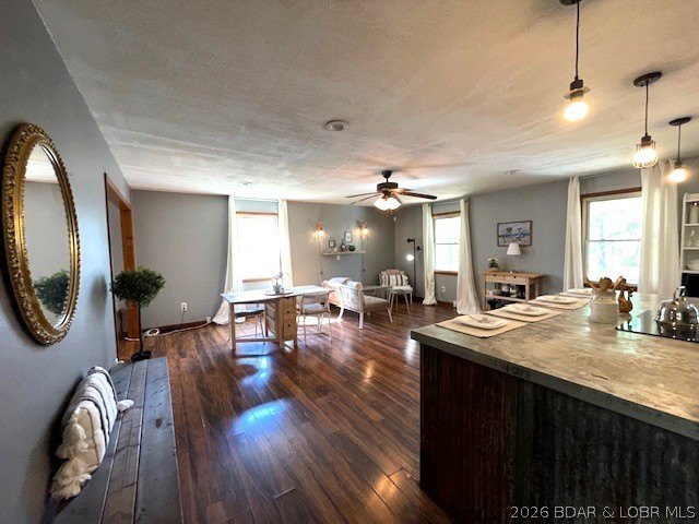 Welcome to your private retreat! This charming ranch home - photo 10