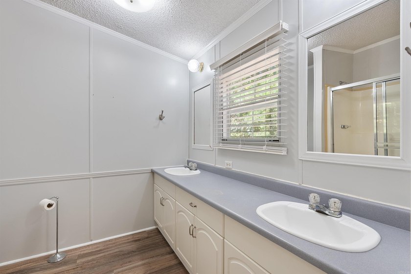 Great location near marina with covered community boat dock...1 - photo 17