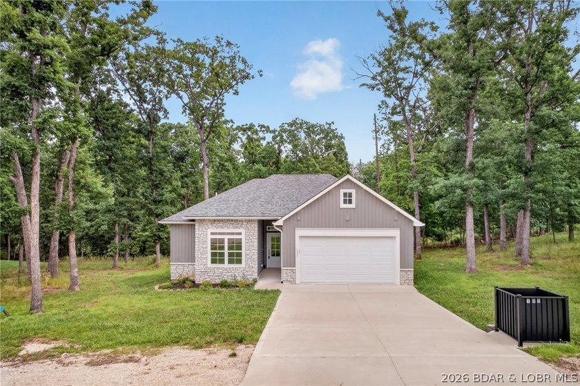 Beautiful new construction tucked away in a quiet cul-de-sac in - photo 2