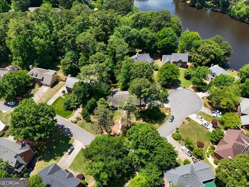 Beautifully maintained 4-bedroom, 3-bath four-sides brick home - photo 11