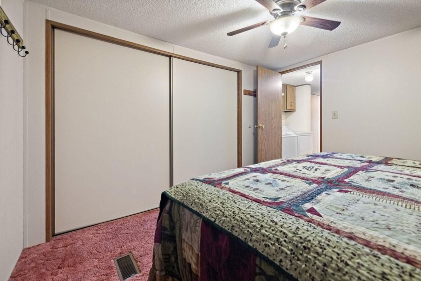 Amazing opportunity to own this property on Round Lake with 100 - photo 11
