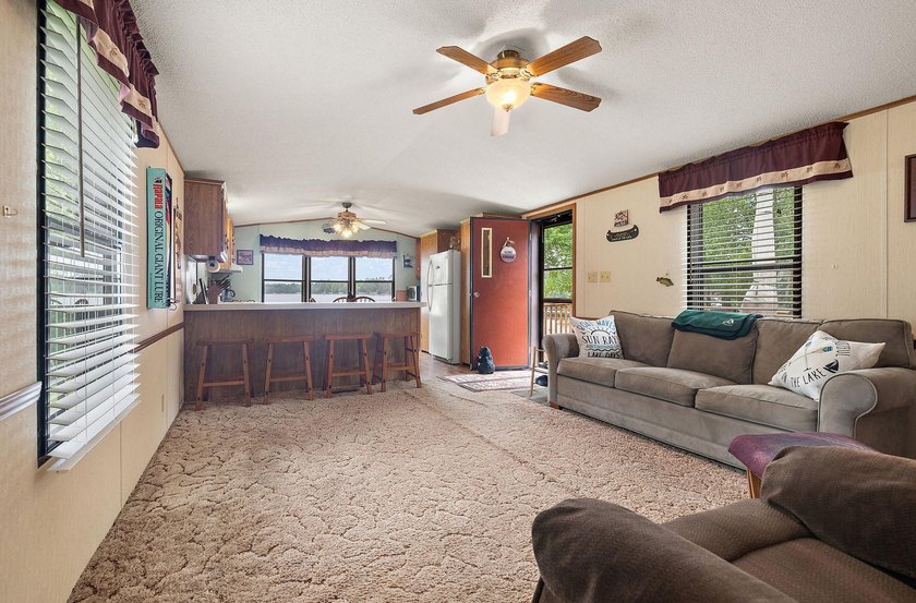 Amazing opportunity to own this property on Round Lake with 100 - photo 16
