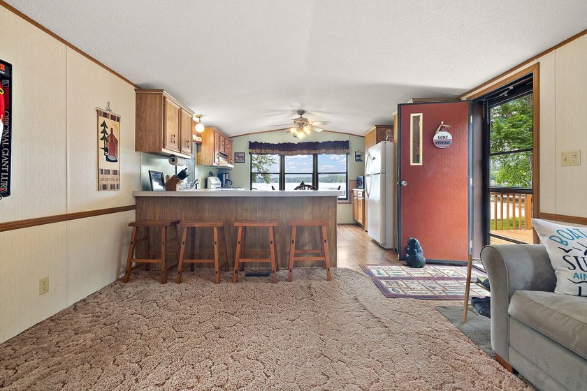 Amazing opportunity to own this property on Round Lake with 100 - photo 17