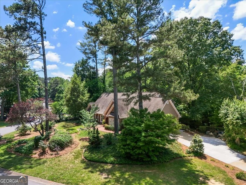 Beautifully maintained 4-bedroom, 3-bath four-sides brick home - photo 18