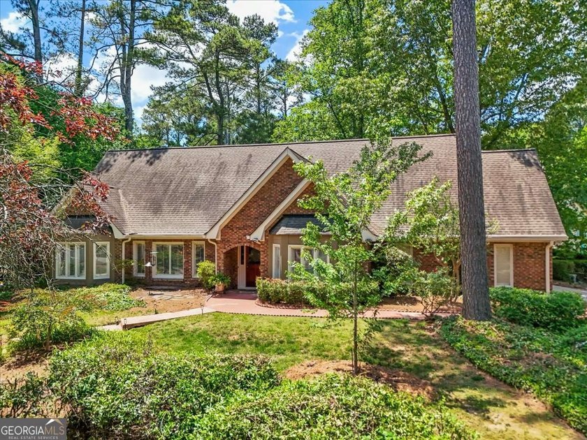 Beautifully maintained 4-bedroom, 3-bath four-sides brick home - photo 19