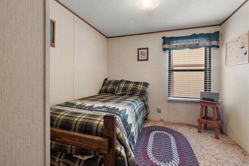 Amazing opportunity to own this property on Round Lake with 100 - photo 19