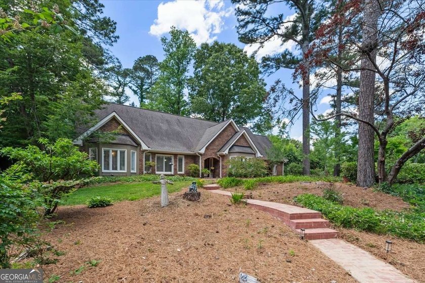 Beautifully maintained 4-bedroom, 3-bath four-sides brick home - photo 20