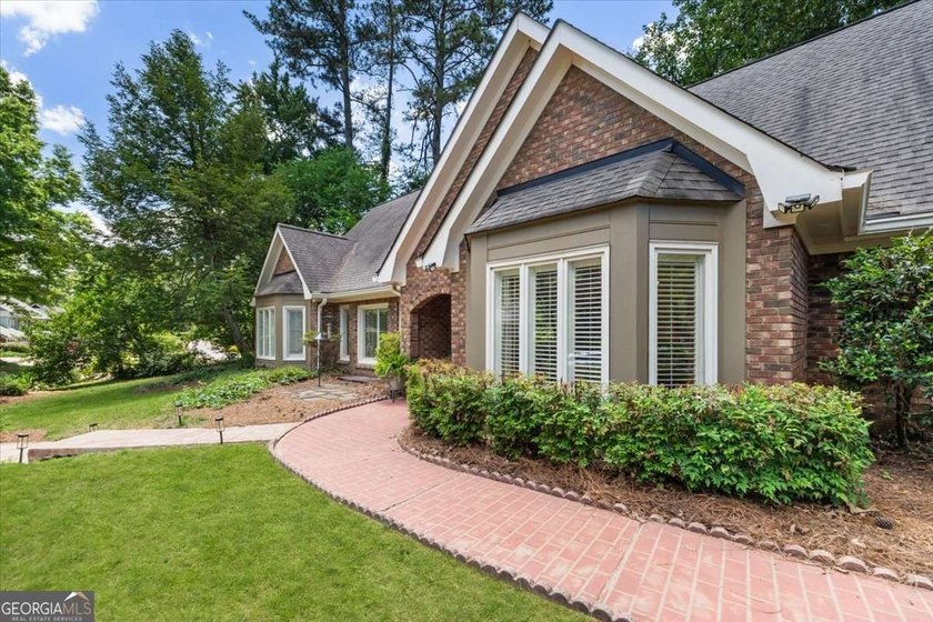 Beautifully maintained 4-bedroom, 3-bath four-sides brick home - photo 21