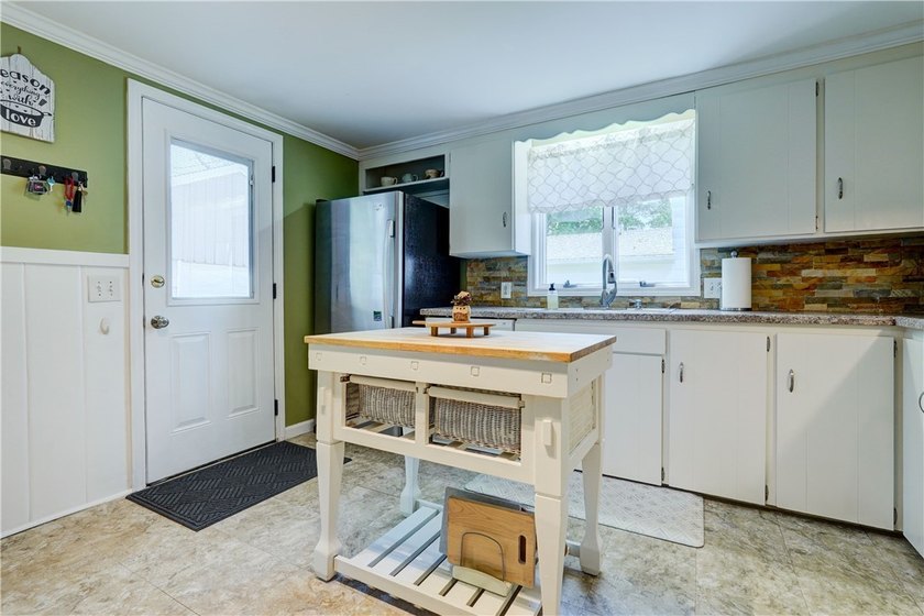 Charm meets peace of mind in this beautiful Irondequoit home! - photo 22