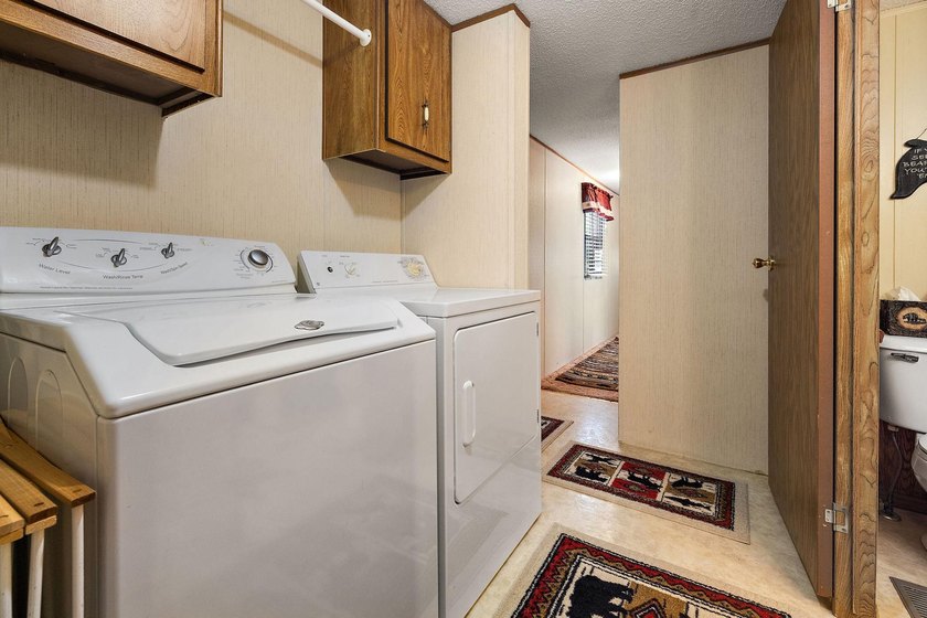 Amazing opportunity to own this property on Round Lake with 100 - photo 22