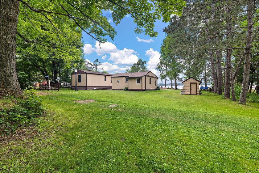 Amazing opportunity to own this property on Round Lake with 100 - photo 23