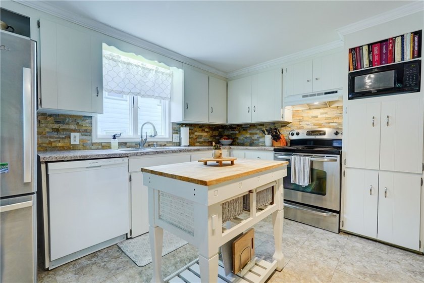 Charm meets peace of mind in this beautiful Irondequoit home! - photo 24