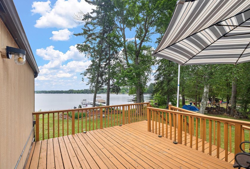 Amazing opportunity to own this property on Round Lake with 100 - photo 25