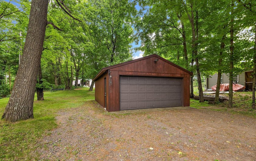 Amazing opportunity to own this property on Round Lake with 100 - photo 27