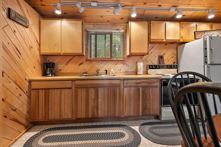 Amazing opportunity to own this property on Round Lake with 100 - photo 32