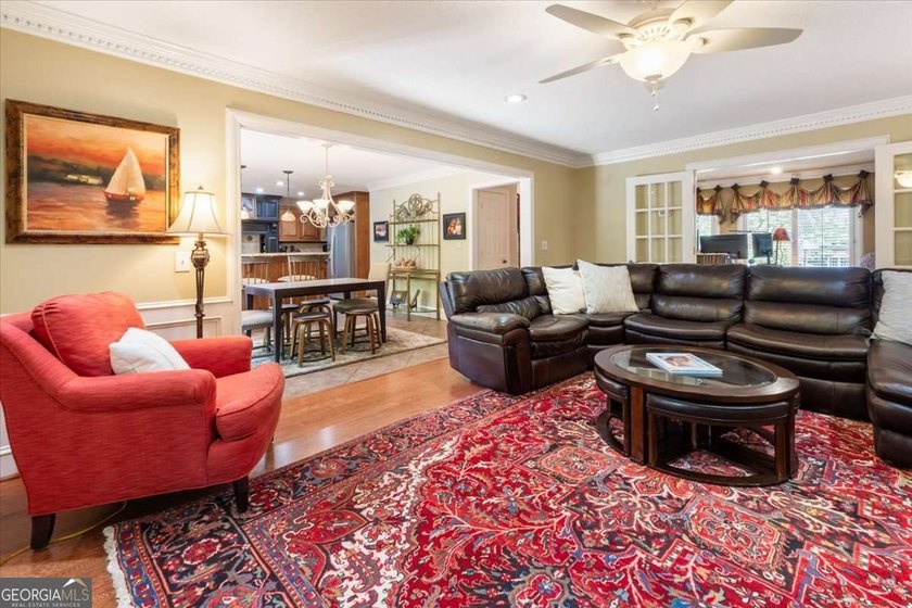 Beautifully maintained 4-bedroom, 3-bath four-sides brick home - photo 35