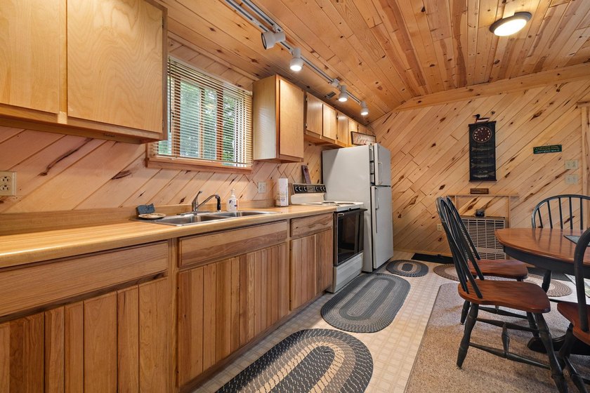 Amazing opportunity to own this property on Round Lake with 100 - photo 36