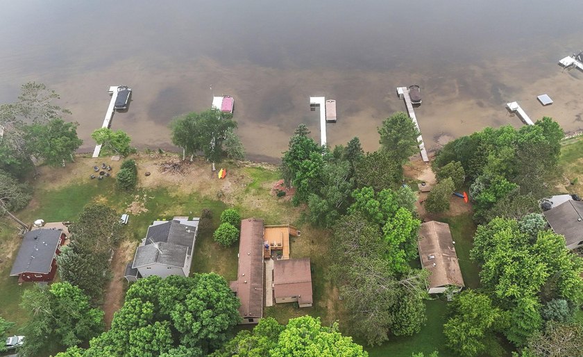 Amazing opportunity to own this property on Round Lake with 100 - photo 40