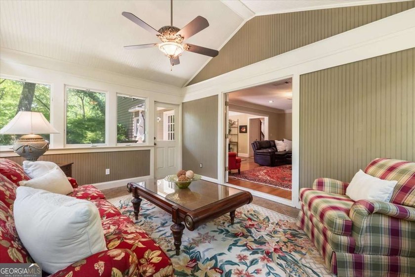 Beautifully maintained 4-bedroom, 3-bath four-sides brick home - photo 42