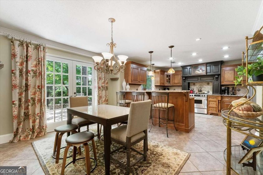 Beautifully maintained 4-bedroom, 3-bath four-sides brick home - photo 43