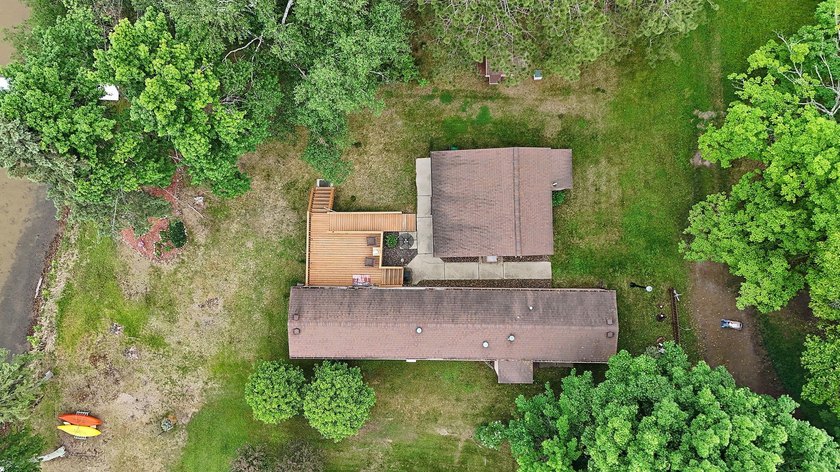 Amazing opportunity to own this property on Round Lake with 100 - photo 45
