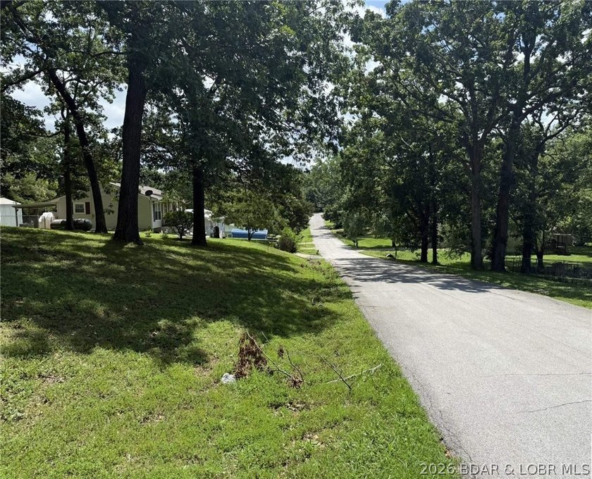 Great building lot in Warsaw! Nice big, shaded corner lot, just - photo 6