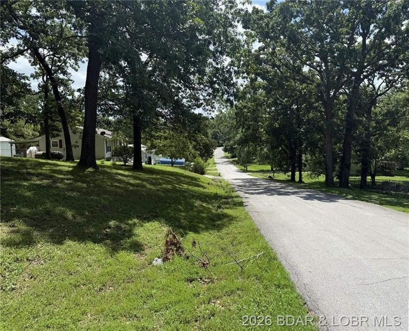 Great building lot in Warsaw! Nice big, shaded corner lot, just - photo 6