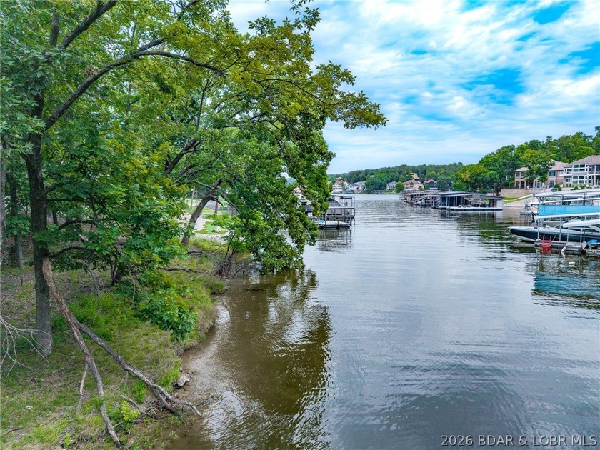 Embrace the ultimate lakefront lifestyle at Porto Cima on this - photo 4