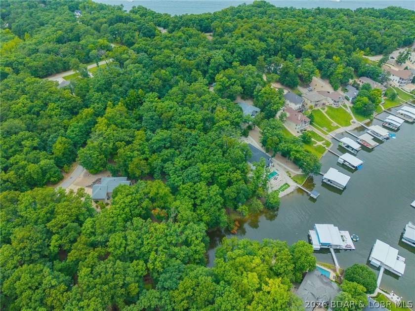 Embrace the ultimate lakefront lifestyle at Porto Cima on this - photo 8