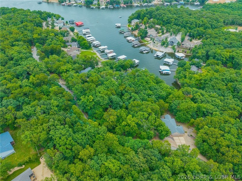 Embrace the ultimate lakefront lifestyle at Porto Cima on this - photo 9