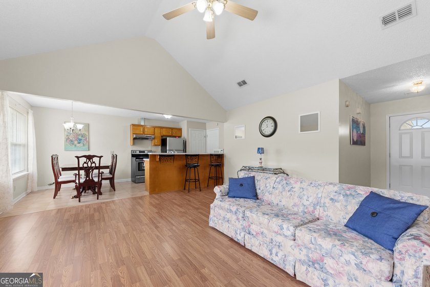 NEW PRICE - NOW $255,000! Motivated sellers are ready to make a - photo 6