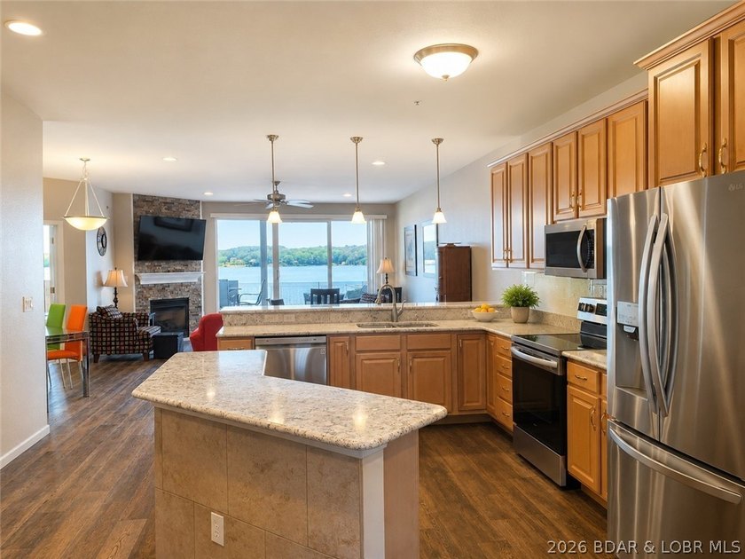 Luxury lakefront condo in the highly sought-after Lands End - photo 3