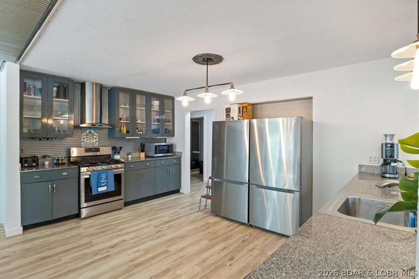 This impressive 6,236 sq ft property has demonstrated strong - photo 10