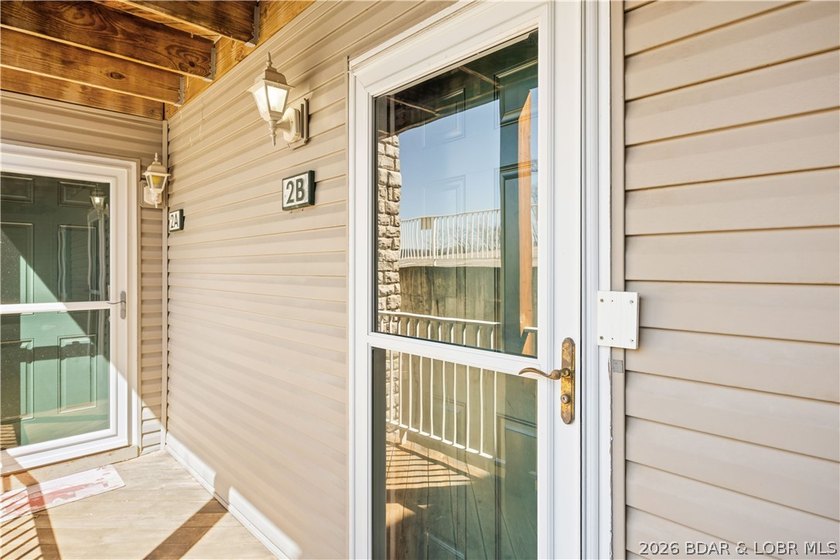 Fully furnished with boat slip &amp; garage. Experience lakefront - photo 2