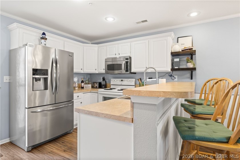 Fully furnished with boat slip &amp; garage. Experience lakefront - photo 5