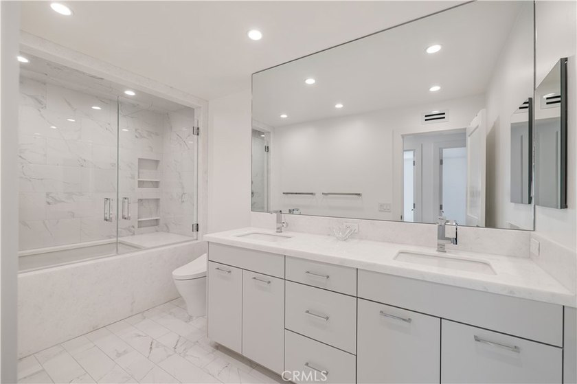 Set within the gated and private community of Belcourt, this - photo 18