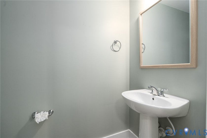 Experience elevated city living in this exceptional modern 3 Bed - photo 21