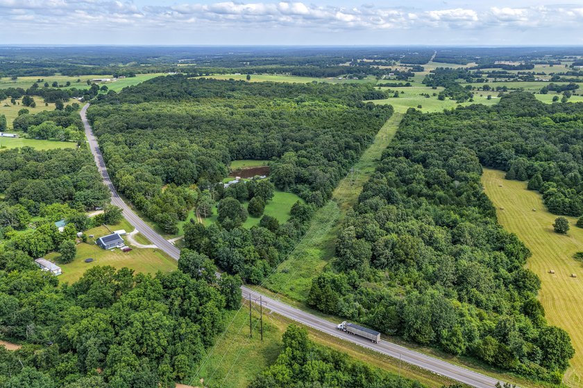 23-acre country property in the Missouri Ozarks featuring a - photo 33