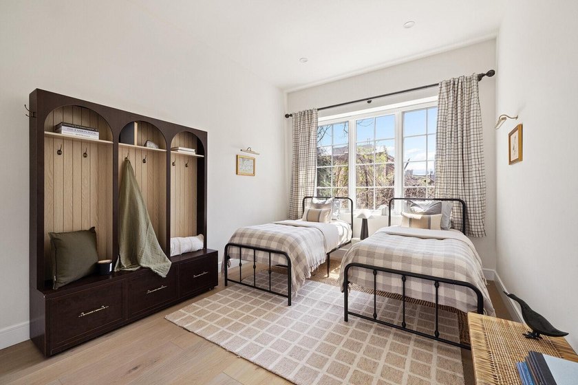 Residence 3B at 84 Oak Street is a design-forward home defined - photo 9