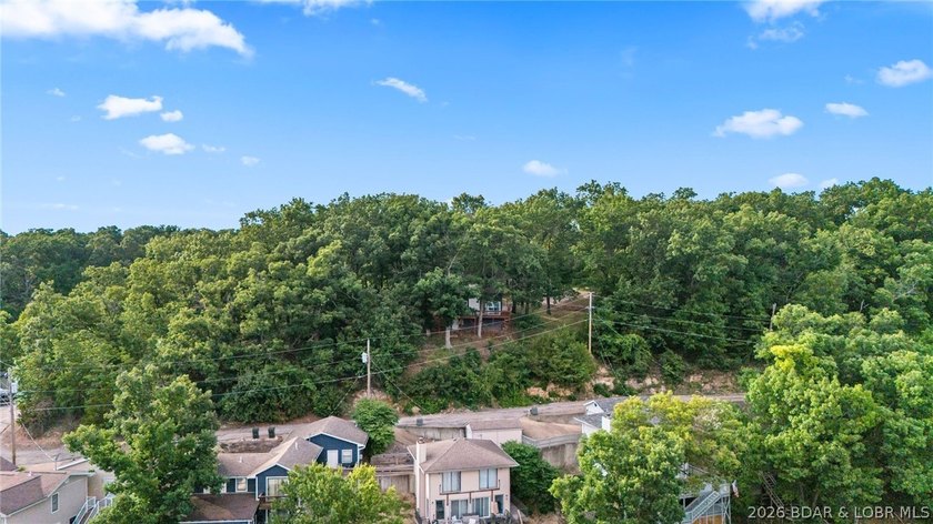 Lake life is calling! Wake up to beautiful lake views in this - photo 4