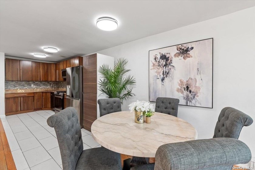 Impeccably maintained brick quadruplex in Jamaica, boasting two - photo 22