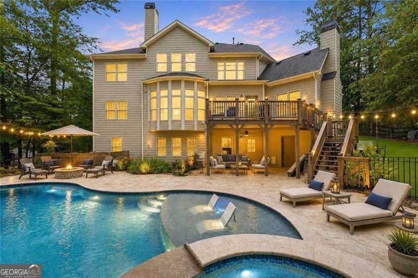 Why book a five-star resort when you can come home to one? - photo 4