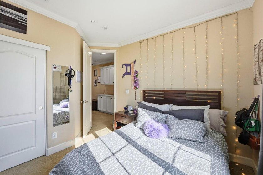 Property is being made available exclusively through Hubzu - photo 24